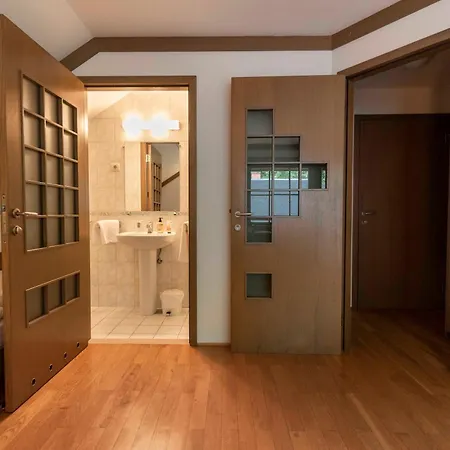 Karami Mountainhouse 3* Tržič