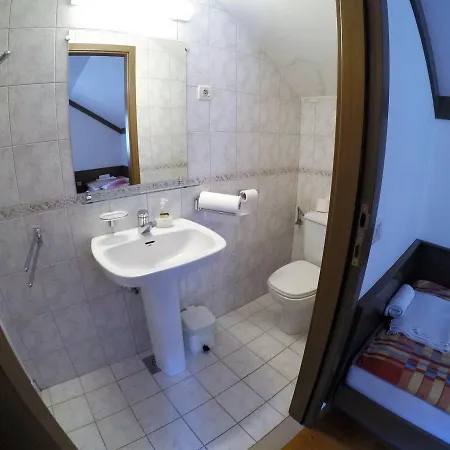 Karami Mountainhouse Oda ve Kahvaltı 3*