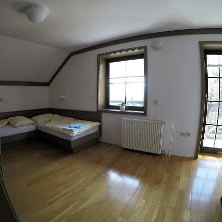 Karami Mountainhouse Oda ve Kahvaltı Tržič