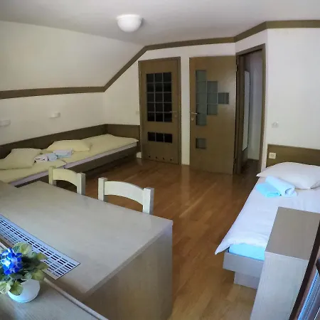 Karami Mountainhouse Oda ve Kahvaltı 3*