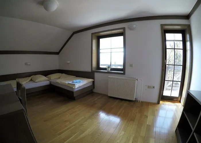 Karami Mountainhouse Bed & Breakfast Tržič